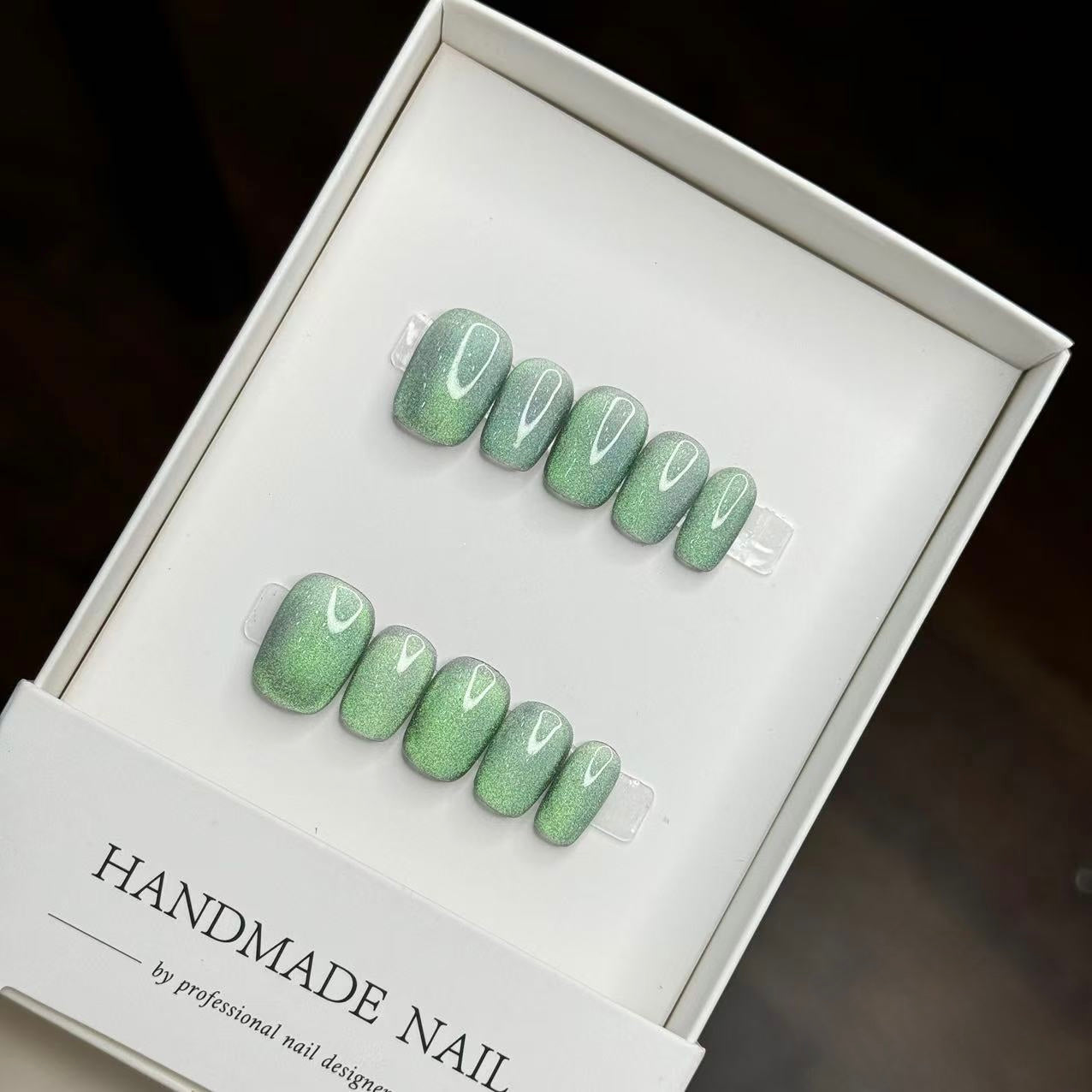 Lake Blue-Green Cat Eye Nails