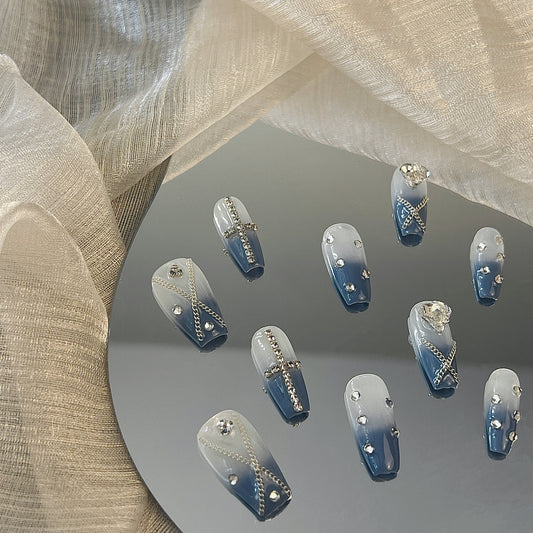 Gradient Blue Chains Nails