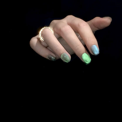 Lake Blue-Green Cat Eye Nails